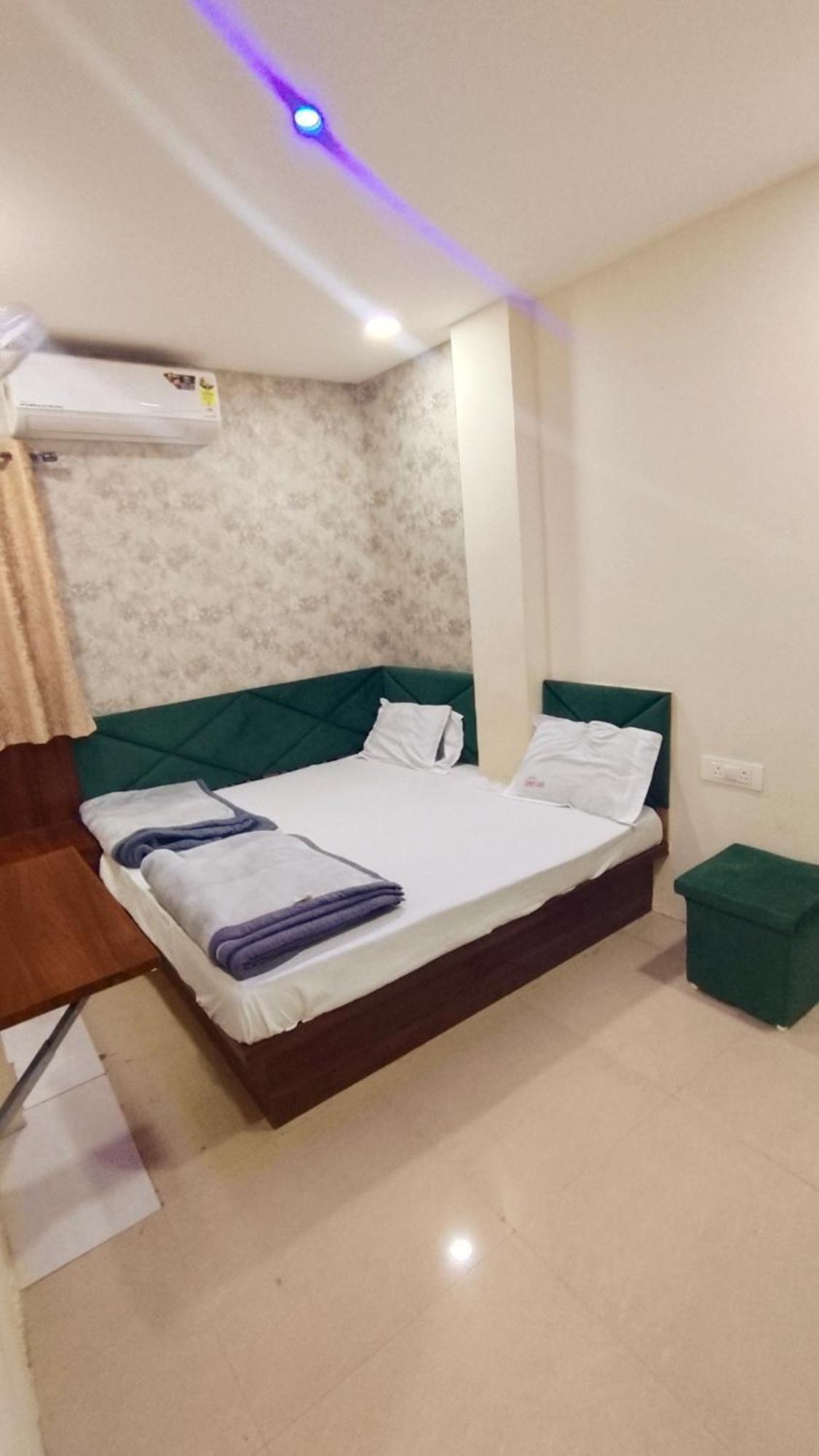 Green Leaf Hotel Ujjain Εξωτερικό φωτογραφία