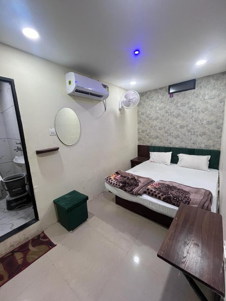 Green Leaf Hotel Ujjain Εξωτερικό φωτογραφία