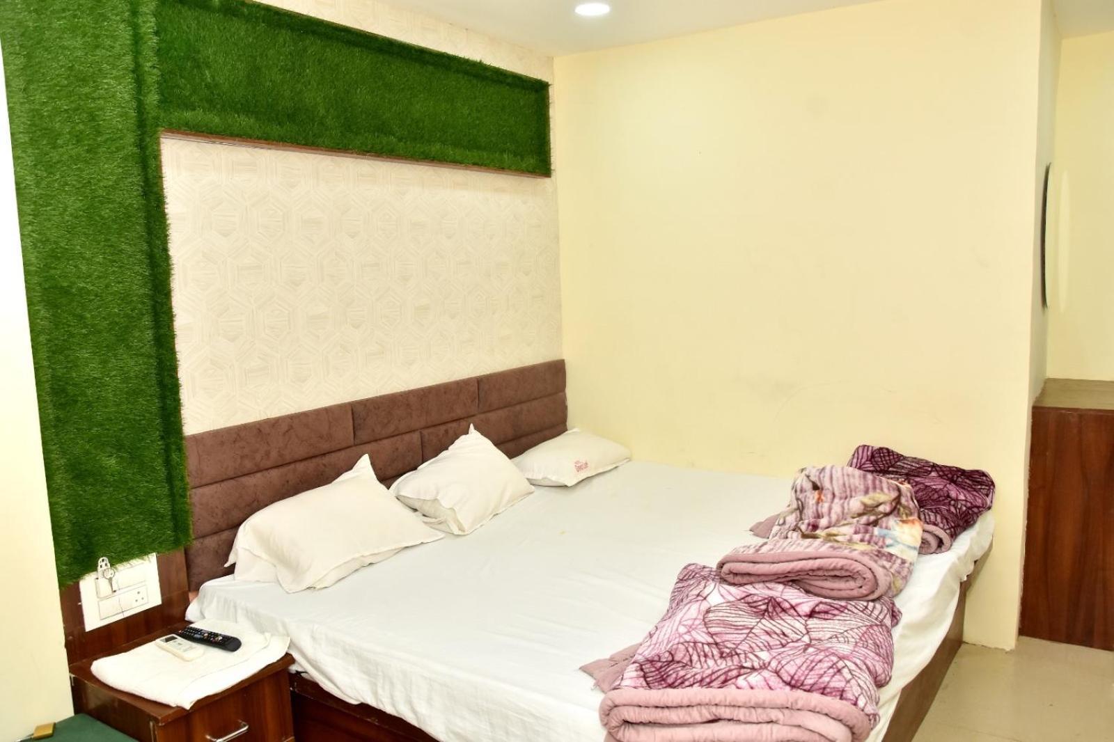 Green Leaf Hotel Ujjain Εξωτερικό φωτογραφία