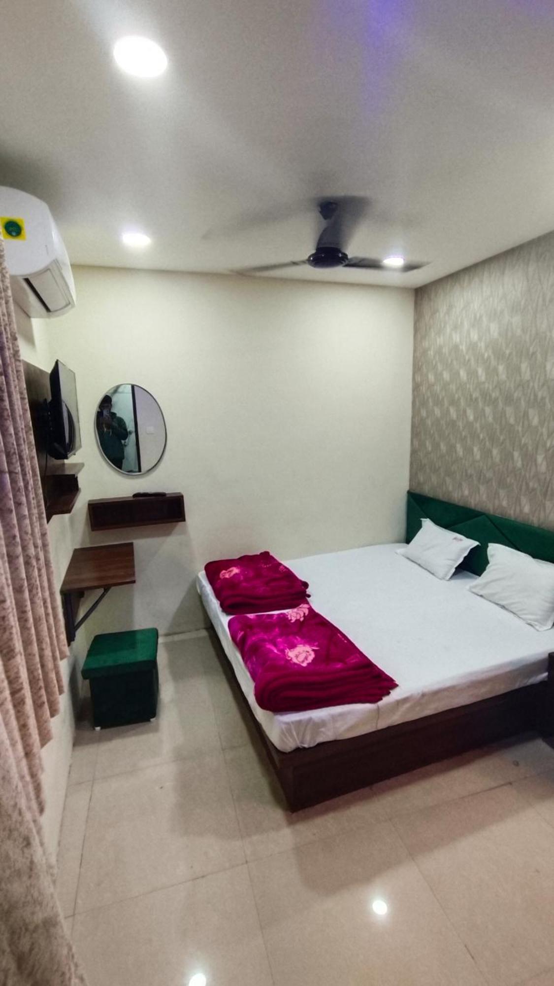 Green Leaf Hotel Ujjain Εξωτερικό φωτογραφία
